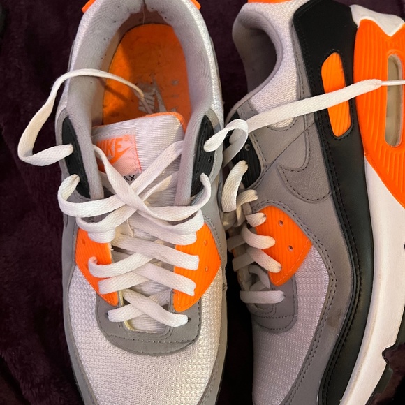 Nike barely worn - Picture 1 of 4